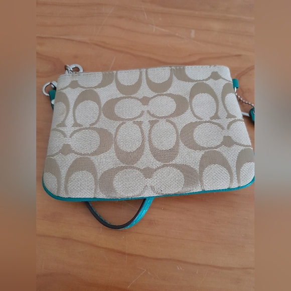 COACH Corner Zip Wristlet In Signature Canvas Light Khaki Chalk with Green - Picture 3 of 10